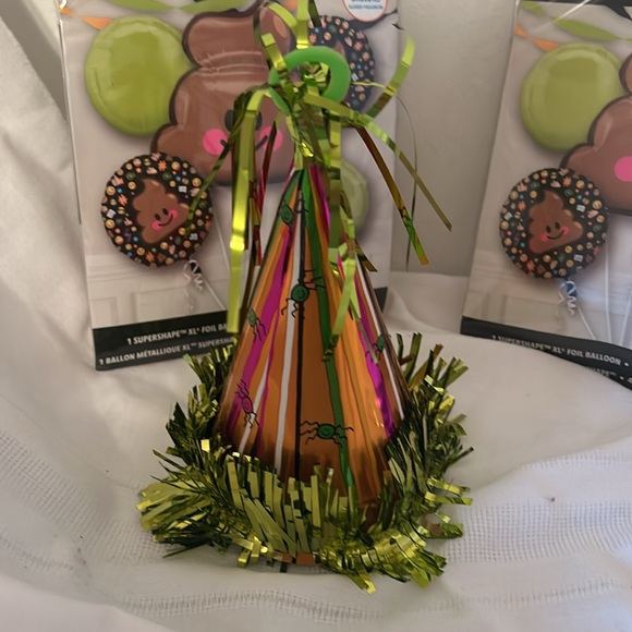 Party Balloons packets…set of 3; one balloon weight - Picture 3 of 4